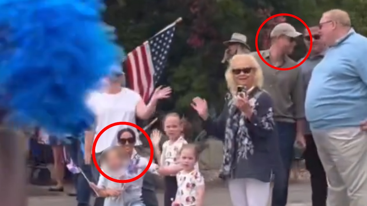 Prince Harry Cradles Princess Lilibet During Fourth Of July Parade With Meghan Markle Daily 2639