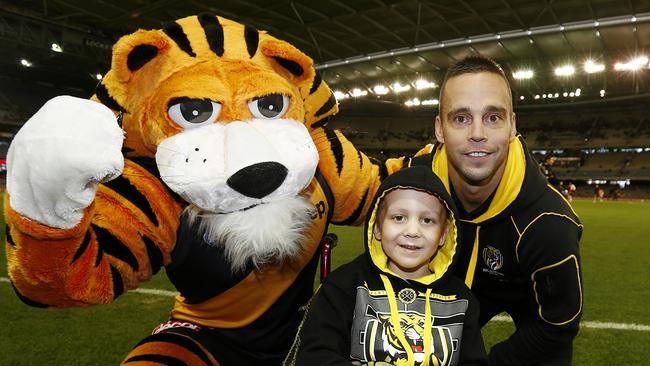 With their distinctive yellow and black uniforms, the Richmond Tigers have had the name Tigers since the earliest days of football.