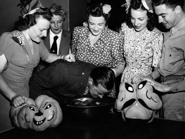 US servicemen in Australia dunk for apples in 1943. Picture: State Library of Victoria.