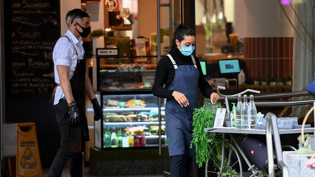 Hospitality workers must wear masks again as part of NSW restrictions. Picture: NCA NewsWire/Bianca De Marchi