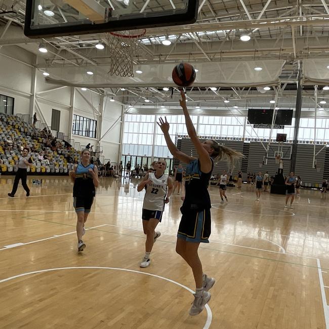 Sienna Lehmann in action at the Australian Basketball Schools Championship