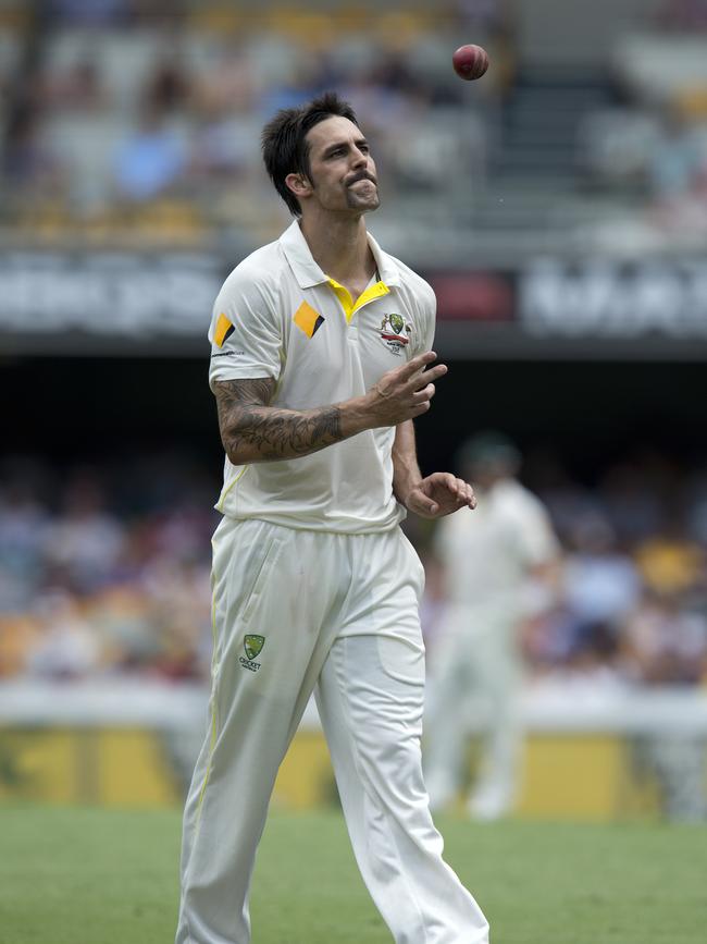 Australian bowler Mitchell Johnson (AAP Image/Dave Hunt)