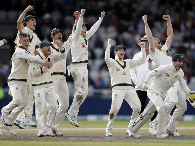 MANCHESTER, ENGLAND - SEPTEMBER 08: Australia celebrate after they claimed victory to retain the Ashes during day five of the 4th Specsavers Test between England and Australia at Old Trafford on September 08, 2019 in Manchester, England. (Photo by Ryan Pierse/Getty Images)