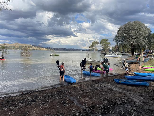 Kayak races at Bonnie Doon Maintongoon Co-op. Picture: Emily Kilkenny, Eltham.