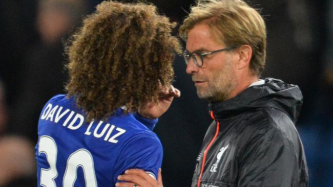 Liverpool's German manager Jurgen Klopp (R) talks with David Luiz.