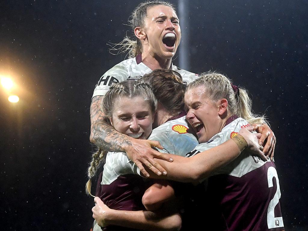 Tamika Upton celebrates with her Queensland team mates as her state clinches the 2021 Women’s Origin trophy. Picture: Bradley Kanaris/Getty Images