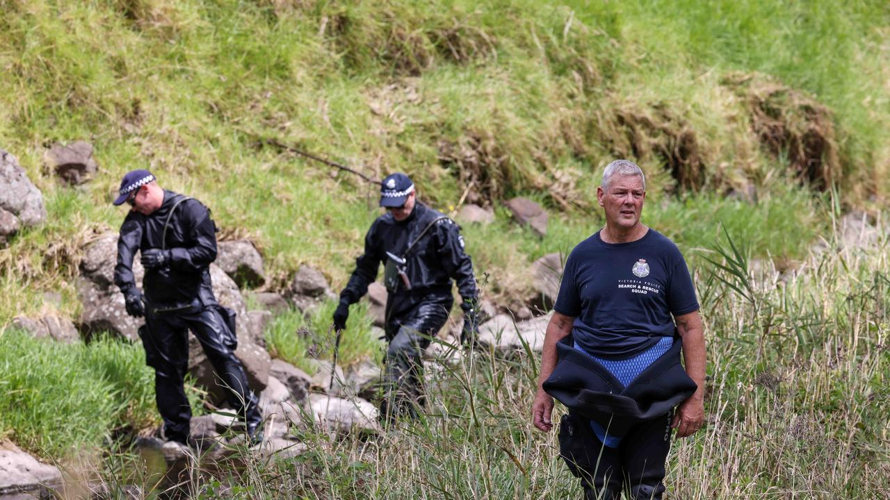 Search and Rescue Police search the Darebin Creek in Heidelberg on Monday for missing mum Ju ‘Kelly’ Zhang. Picture: NCA NewsWire / Ian Currie