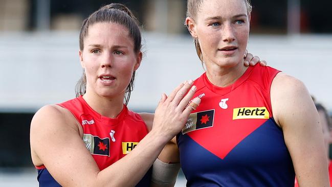 Melbourne skipper Kate Hore (L) is looking for redemption ahead of Round 1 against the Cats. Picture: Michael Willson/AFL Photos via Getty Images