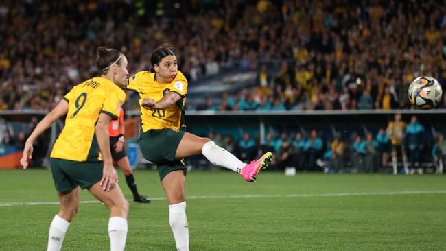 Sam Kerr’s shot went wide. Photo by Brendon Thorne/Getty Images.