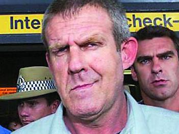 TWAM-20183006 EMBARGO FOR TWAM 30 JUNE 2018NO REUSE WITHOUT PERMISSION14/12/2005 WIRE: Bradley John Murdoch (C) surrounded by police arrives at Darwin airport from Adelaide 24 November 2003. One of Australia's most enduring crime mysteries came to an end 13 December 2005 when a mechanic and admitted drug runner, Bradley John Murdoch, was found guilty of the 2001 murder of missing British tourist Peter Falconio. Murdoch, 47, was also found guilty by a jury in the Northern Territory Supreme Court of assault and the attempted abduction of Falconio's English girlfriend, Joanne Lees, on a moonless night in remote central Australia. AFP PHOTO/David HANCOCK