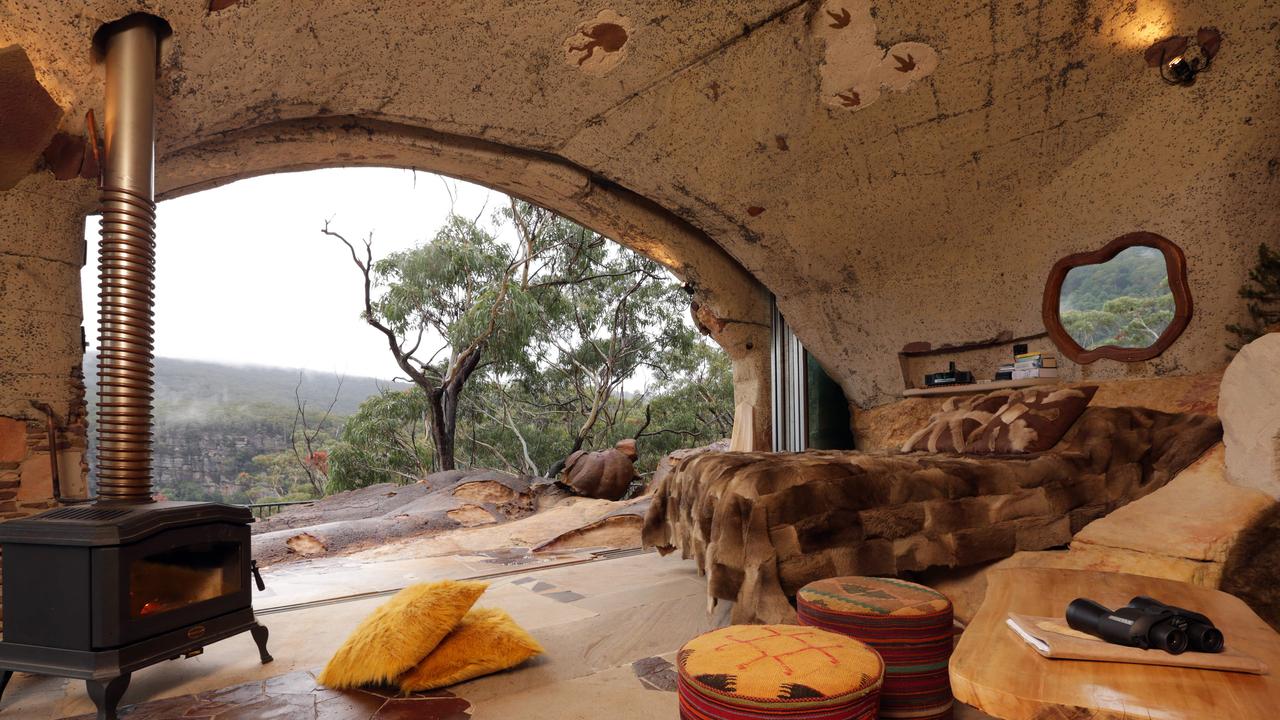 This Blue Mountains clifftop Cave House in Bilpin was built and designed by owner Lionel Bucket.