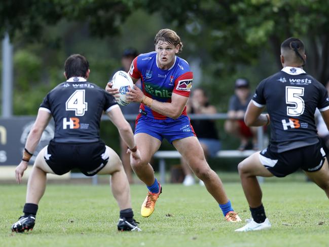 Cody Hopwood runs at Callum McMenemy (left) and Mazwell Taotua. Picture: Michael Gorton