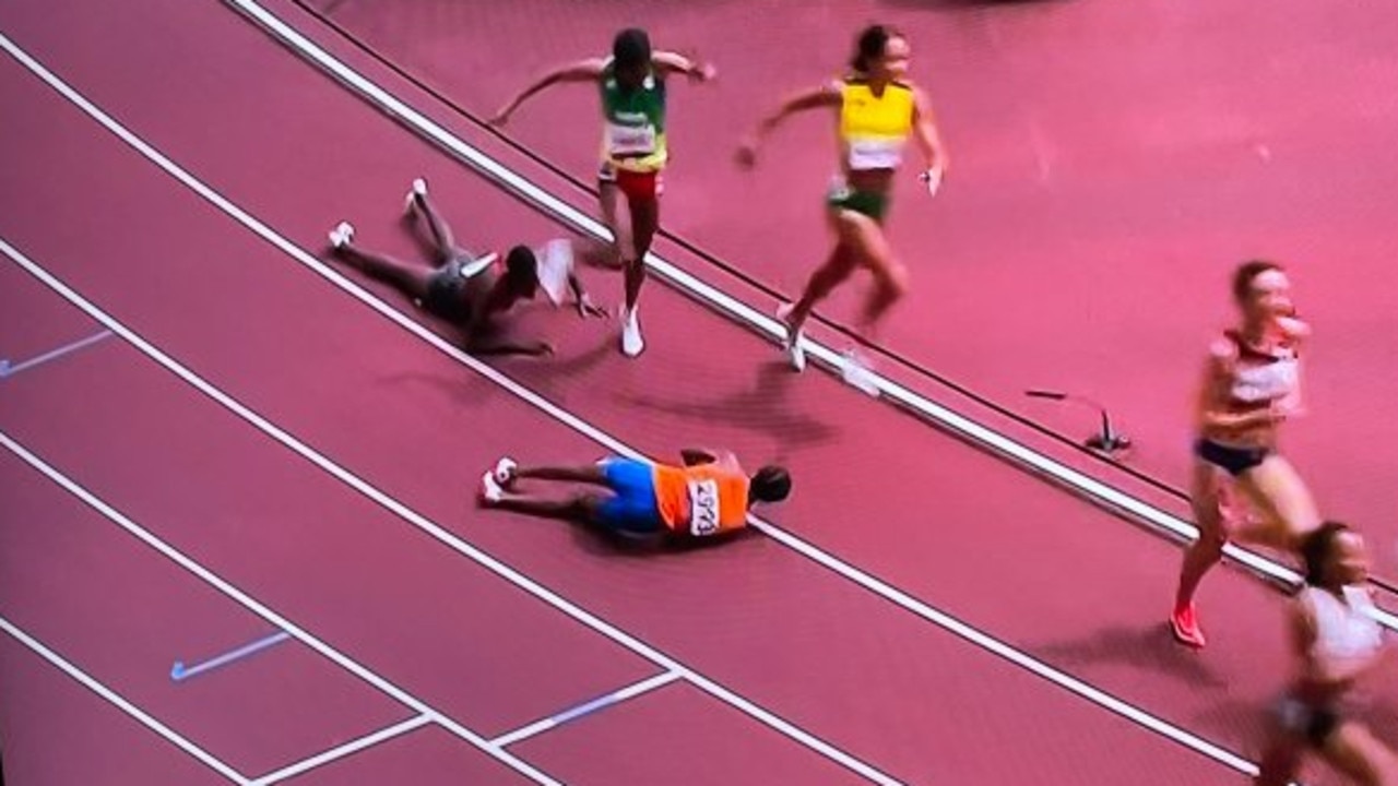 Dutch runner Sifan Hassan falls in 1500m heat but still wins