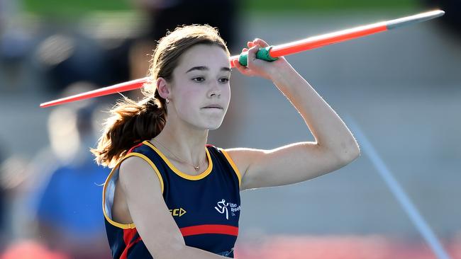 Imogen Woodruff (SA) competes in the Girls U14 Javelin.