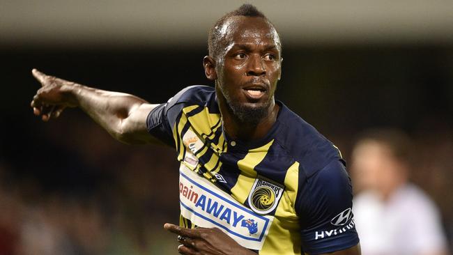 TOPSHOT - Olympic sprinter Usain Bolt celebrates scoring a goal for A-League football club Central Coast Mariners in his first competitive start for the club against Macarthur South West United in Sydney on October 12, 2018. (Photo by PETER PARKS / AFP) / -- IMAGE RESTRICTED TO EDITORIAL USE - STRICTLY NO COMMERCIAL USE --