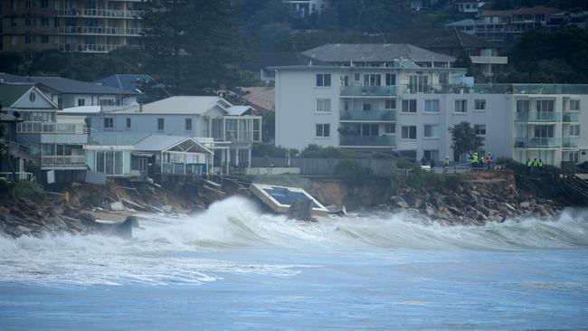 The king tide this morning saw waves hitting the same beachfront houses again but the sea wall of rocks in front of the apartment block to the right has prevented serious erosion.