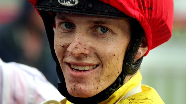 Robert Agnew has taken out a dual jockey/trainer licence. 