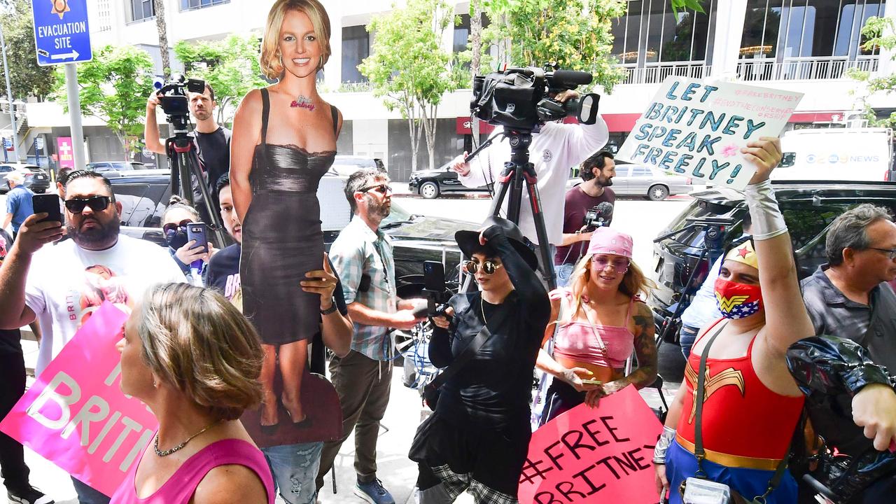 Britney supporters gather outside the County Courthouse in LA. Picture: Frederic J. BROWN / AFP