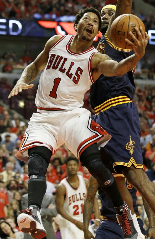 Chicago Bulls guard Derrick Rose brings the ball up the floor against the  Cleveland Cavaliers during the fourth quarter of game 3 of the first round  of the NBA Playoffs at the