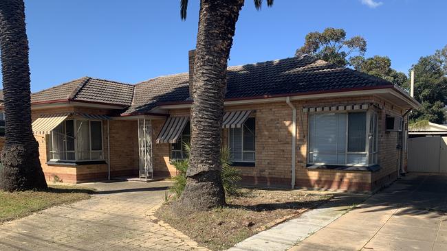 Four properties will be demolished for an X Convenience store on Lower North East Rd, including this house. Picture: Ben Cameron