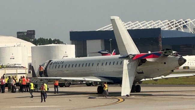 The whole tail is off': Dramatic runway collision as two planes crash on  runway in 'terrifying' Atlanta airport incident | Sky News Australia