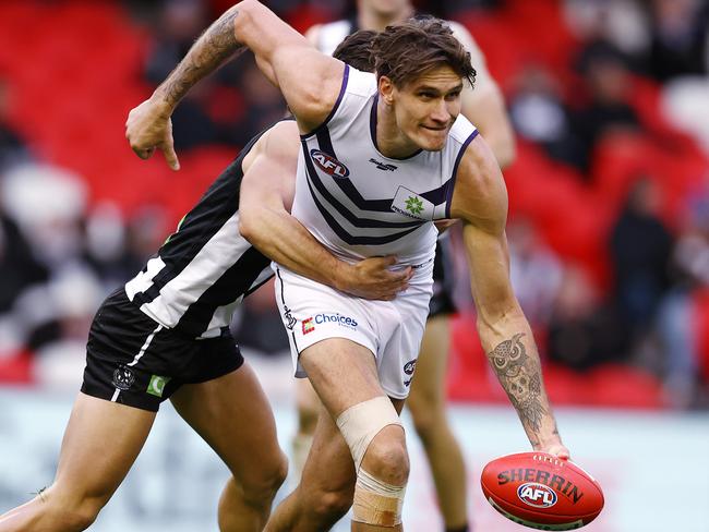 AFL Round15 . Colliongwood vs Fremantle at Marvel Stadium, Melbourne. 26/06/2021.  Rory Lobb of the Dockers looks to give by hand during the 4th qtr.     .  Pic: Michael Klein