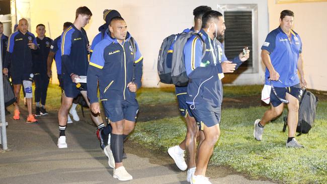 Most of the Eels players were in shorts as they arrived home, while Blake Ferguson kept his troublesome left knee wrapped up. Picture: Steve Tyson