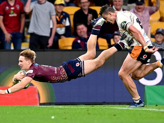 BRISBANE, AUSTRALIA - SEPTEMBER 05: Tate McDermott of the Reds scores a try during the round 10 Super Rugby AU match between the Reds and the Brumbies at Suncorp Stadium on September 05, 2020 in Brisbane, Australia. (Photo by Bradley Kanaris/Getty Images)