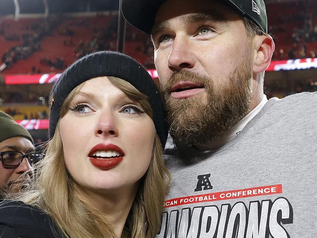 KANSAS CITY, MISSOURI - JANUARY 26: Taylor Swift celebrates with Travis Kelce #87 of the Kansas City Chiefs after defeating the Buffalo Bills 32-29 in the AFC Championship Game at GEHA Field at Arrowhead Stadium on January 26, 2025 in Kansas City, Missouri.  (Photo by David Eulitt/Getty Images)