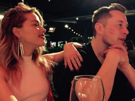 Billionaire Elon Musk is getting close with actress Amber Heard.