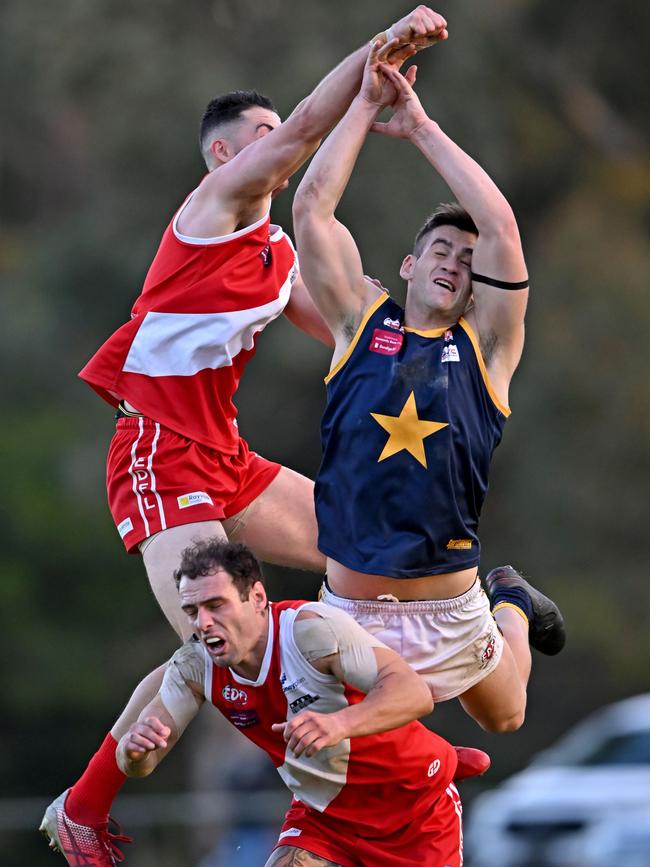 EDFL: Glenroy’s Adam Del Busso spoils Karl Brown of Essendon Doutta Stars. Picture: Andy Brownbill