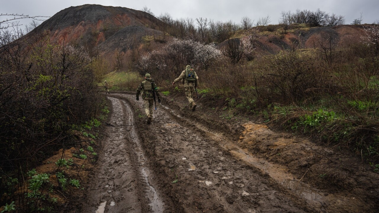 Russian and Ukrainian forces clash in eastern Ukraine