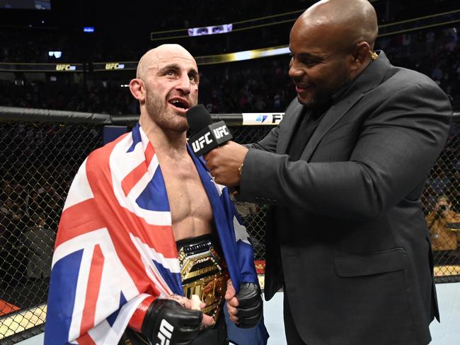 LAS VEGAS, NEVADA - SEPTEMBER 25: Alexander Volkanovski of Australia is interviewed by Daniel Cormier after his UFC featherweight championship fight during the UFC 266 event on September 25, 2021 in Las Vegas, Nevada. (Photo by Jeff Bottari/Zuffa LLC)