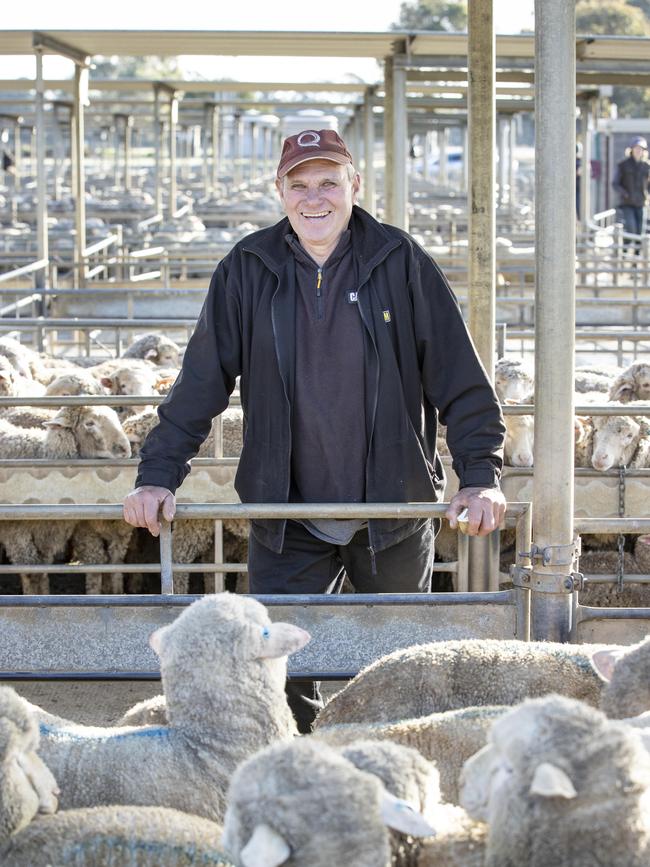 Geoff Hampson from Pyramid Hill sold Merino wether lambs. Picture: Zoe Phillips