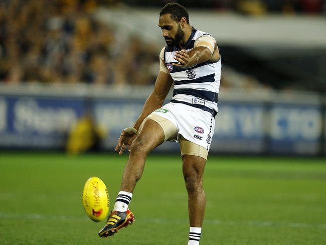 Travis Varcoe kicks his famous point in the 2013 preliminary final.