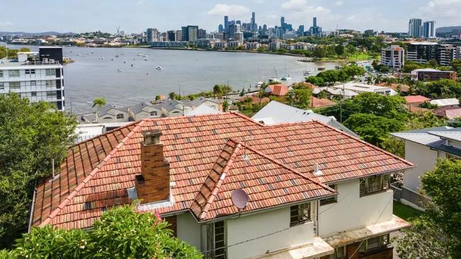 Marketed as a knockdown rebuild, 11 Dickson Terrace at Hamilton sold under the hammer for $4.9m last month.