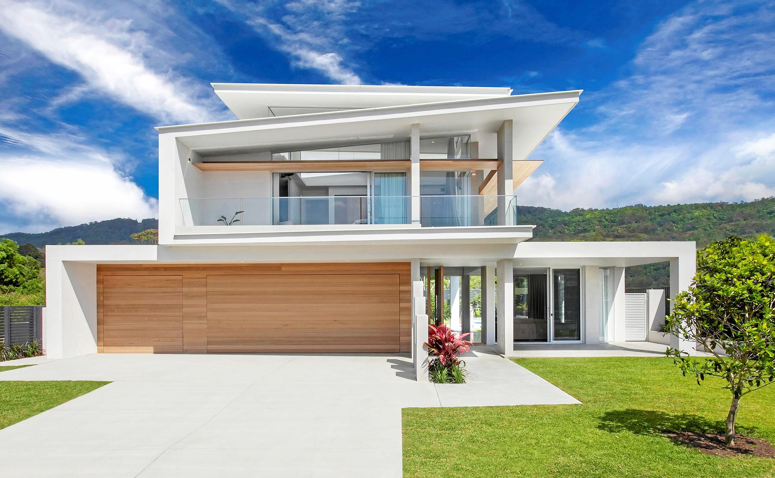 The Air Residence was designed for a long term friend of Noosa building designer Gerard Smith.