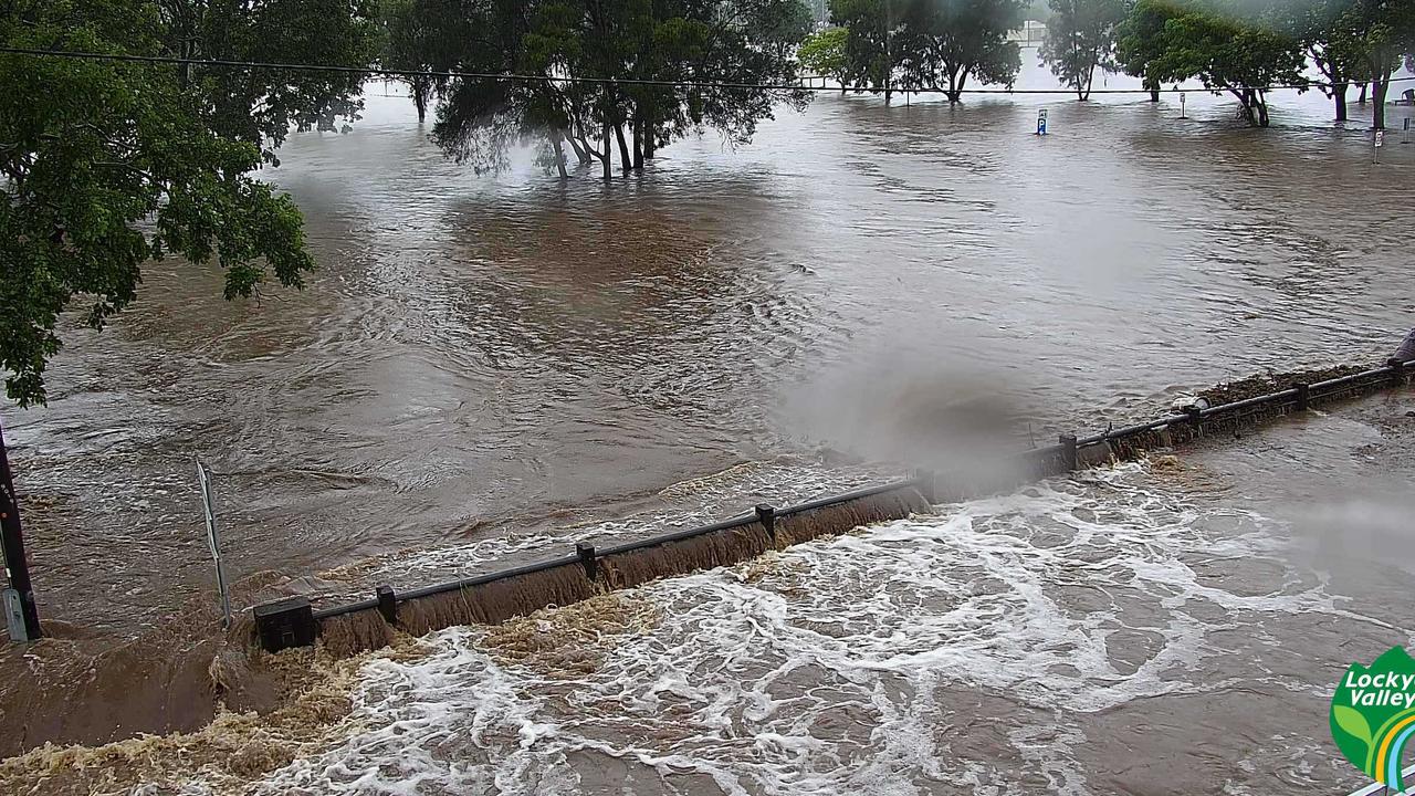 Urgent Lockyer warning: Take shelter as deluge continues