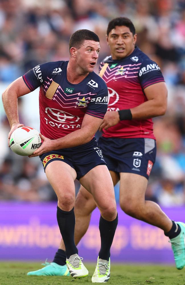 Chad Townsend passes during round 22. (Photo by Chris Hyde/Getty Images)