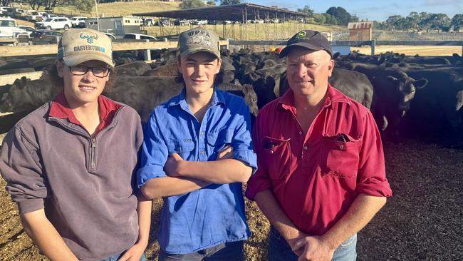 Axl, 17, Syd, 15, and their dad Paul O'Brien of Sunnyside with their top pen of 48 Angus weaners weighing 383kg, Boonaroo and Pathfinder bloodlines. They were the largest vendors at the Casterton sale on Tuesday. Picture: Kate Dowler