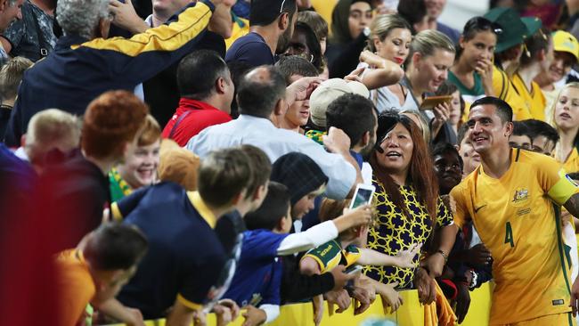 Tim Cahill with Socceroos fans.