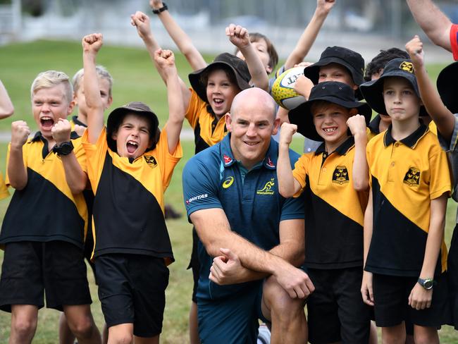 Moore with kids from Coorparoo State School in Brisbane.