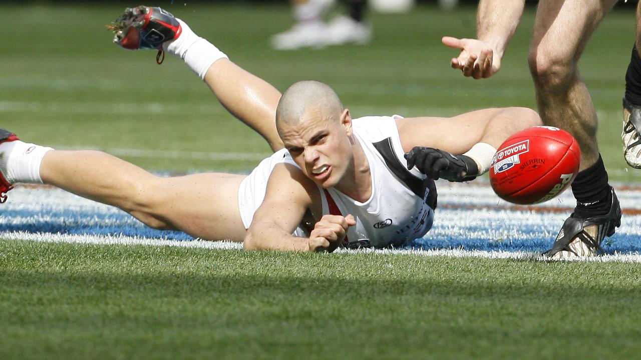 AFL 2010 Grand Final Draw, Collingwood v St Kilda. Brett Peake takes a slide