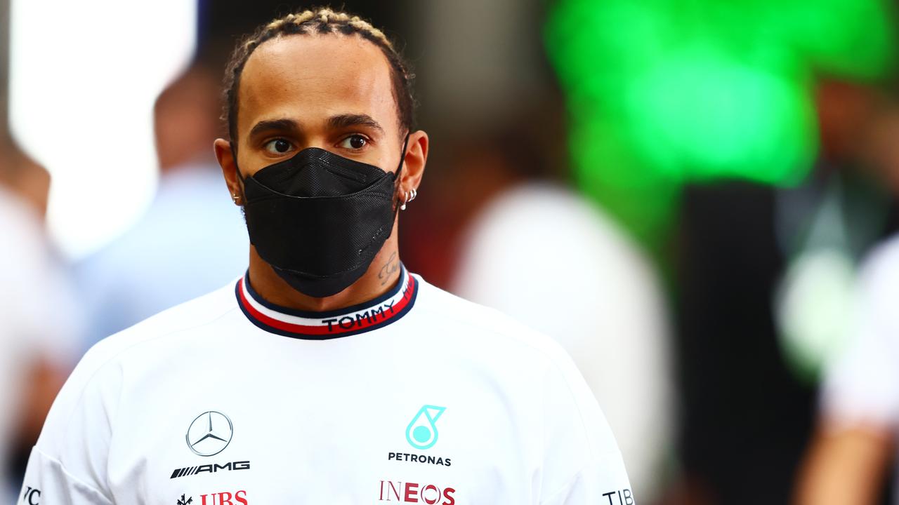Lewis Hamilton mengambil sapuan Mercedes setelah safety car, George Russell, porpoising