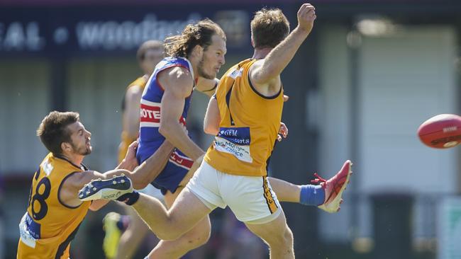 David Isbister pumps the ball forward for the Blues. Picture: Valeriu Campan