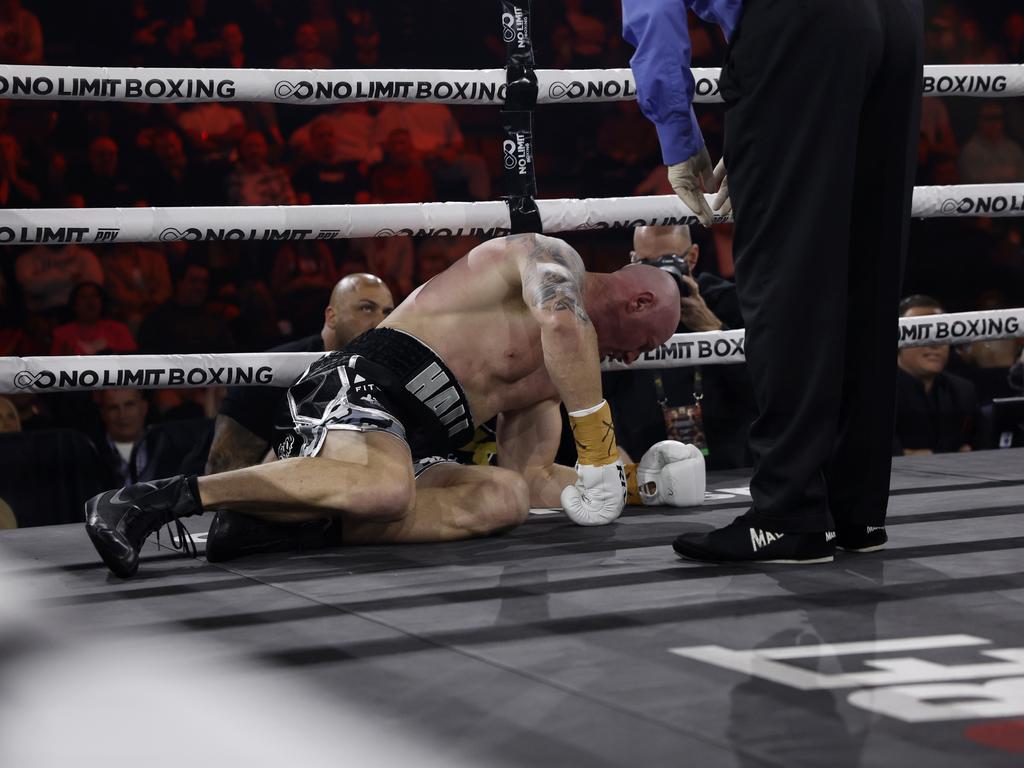 What should be the last photo of Barry Hall in a boxing ring. Pictures: No Limit Boxing/Gregg Porteous