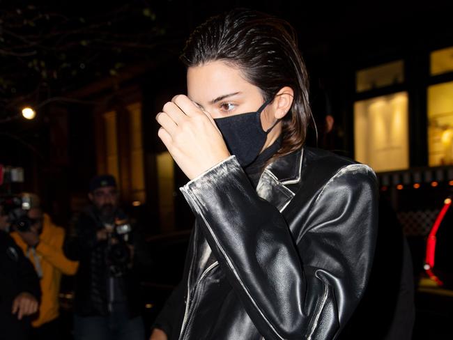 Kendall Jenner wearing a black face mask in New York City on November 21. Photo by Gotham/GC Images.