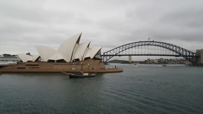 Tall ship sails through Syd Harbour for climate action