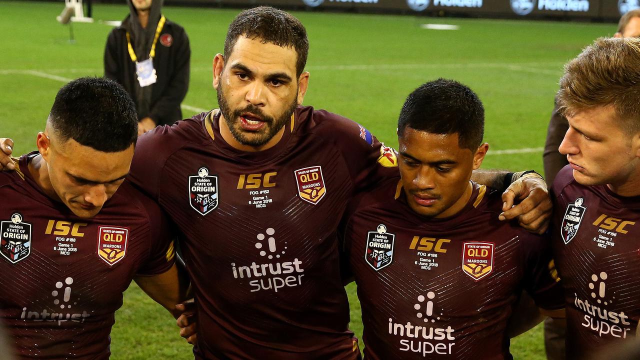 Greg Inglis talks to his troops after losing game 1 of the 2018 State of Origin series.