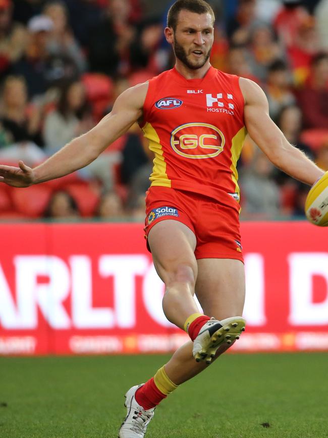 Hallahan gets a kick for the Gold Coast Suns in 2016.